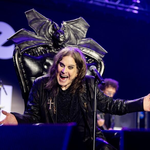 Ozzy Osbourne Back To The Beginning